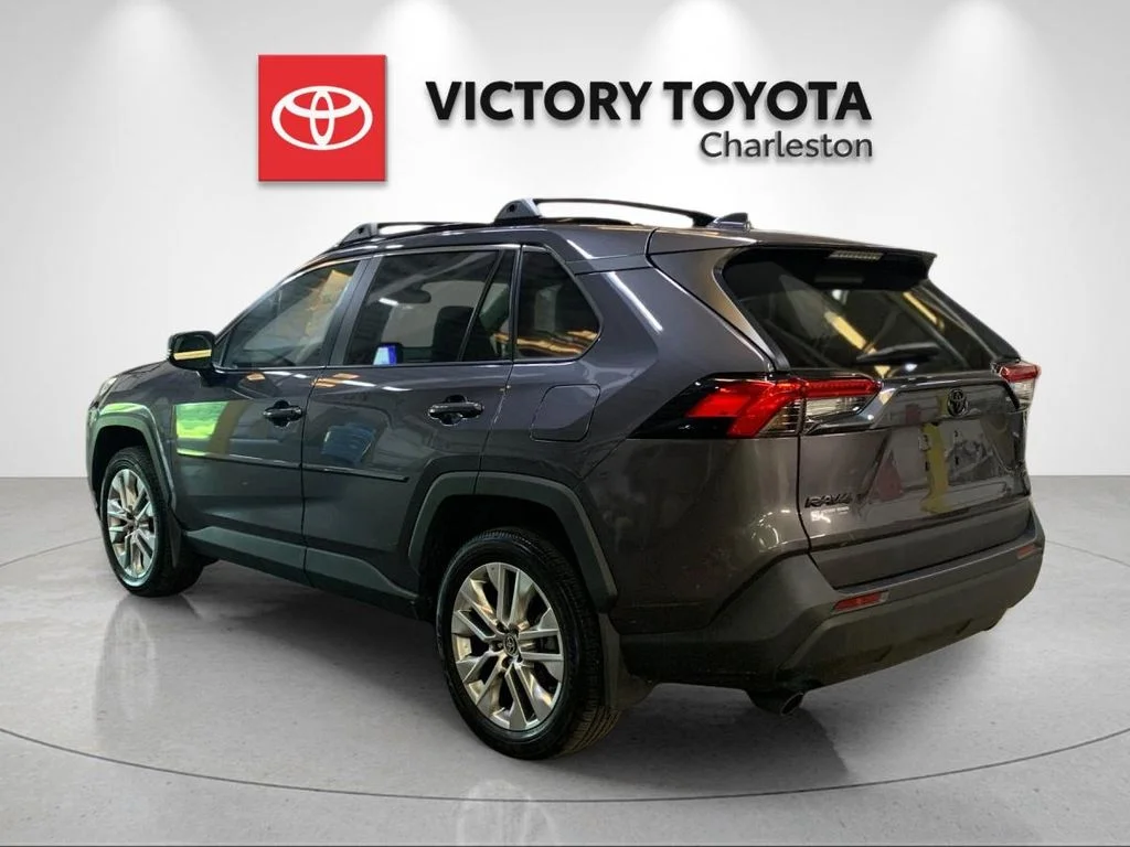 Used 2024 Gray Toyota XLE Premium image 3