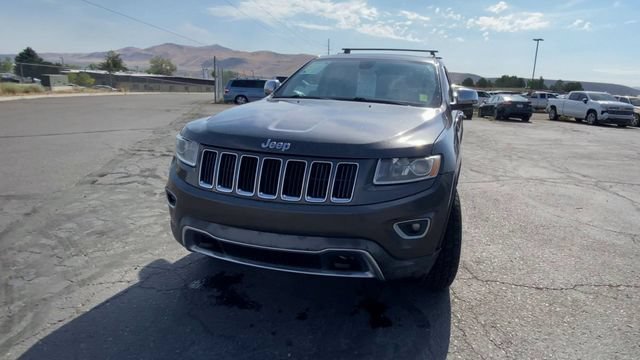 Used 2015 Gray Jeep Limited image 3