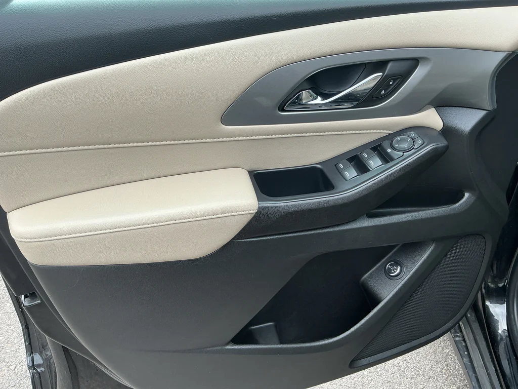 Used 2022 Mosaic Black Metallic Chevrolet LT Cloth image 10