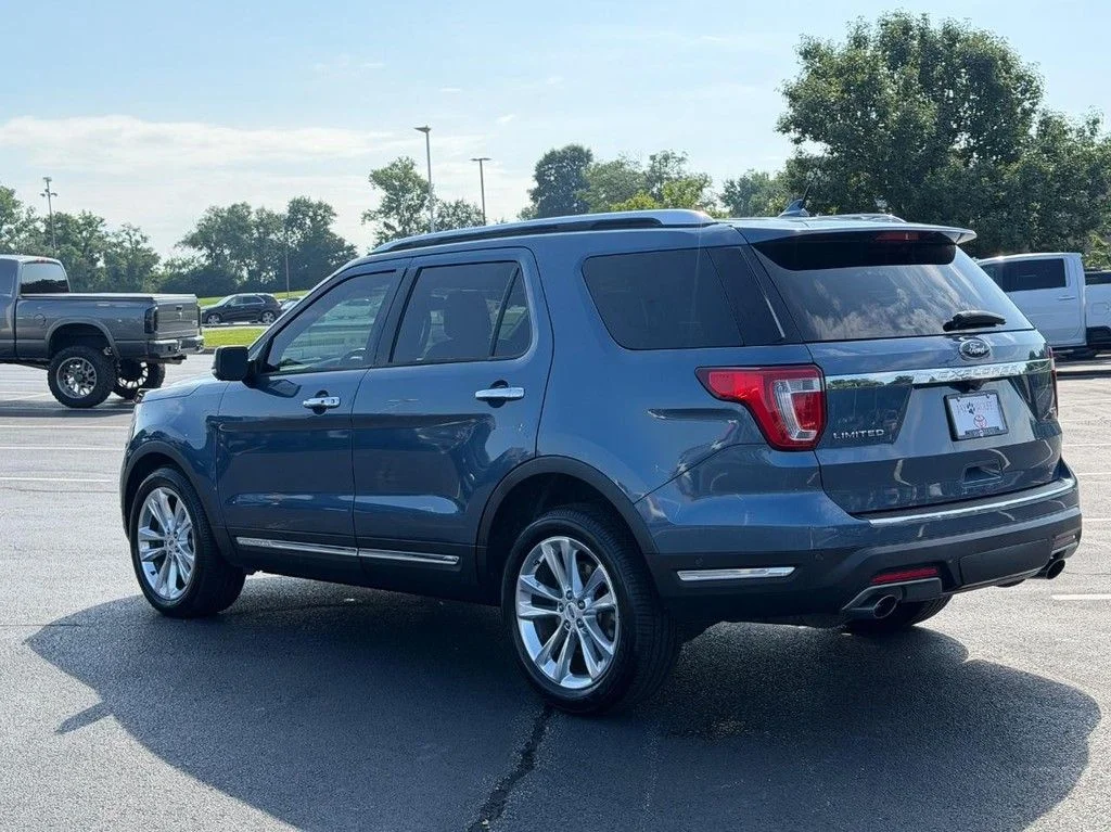 Used 2018 Blue Ford Limited image 6