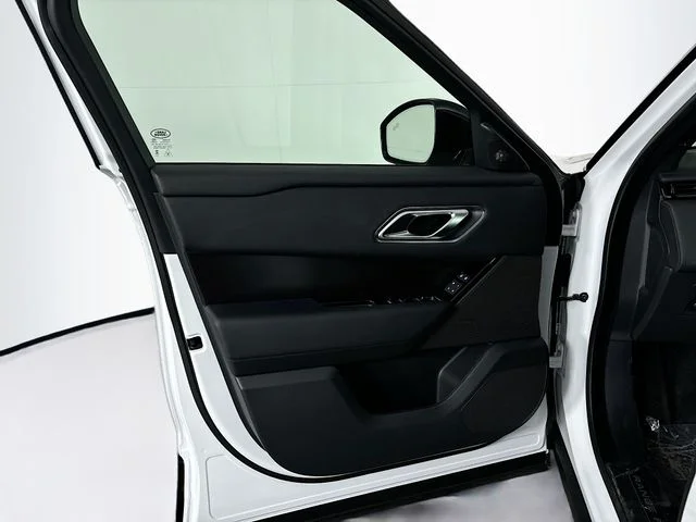 Certified Used 2026  Land Rover Dynamic SE image 11