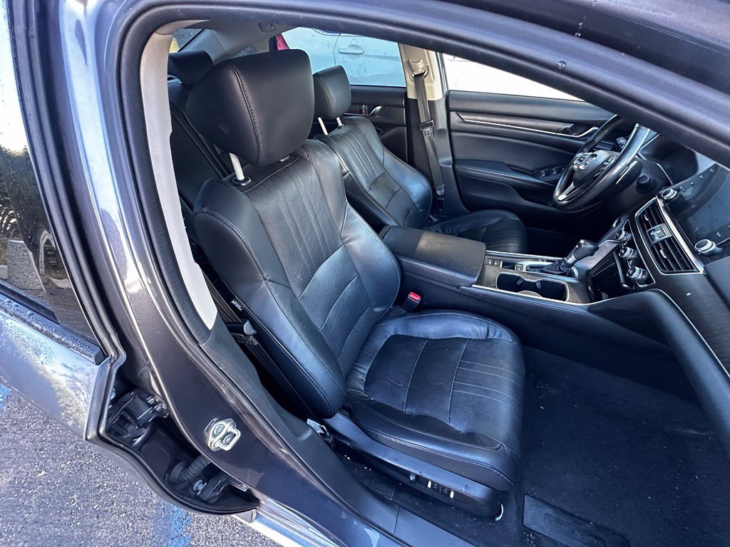 Used 2018 Modern Steel Metallic Honda Touring image 19