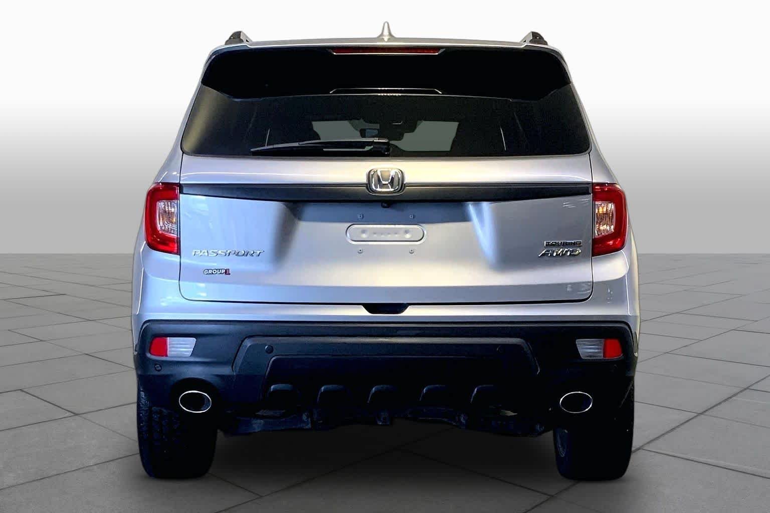 Used 2019 Lunar Silver Metallic Honda Touring image 5