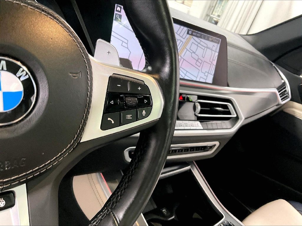 Used 2022 White BMW xDrive40i image 25