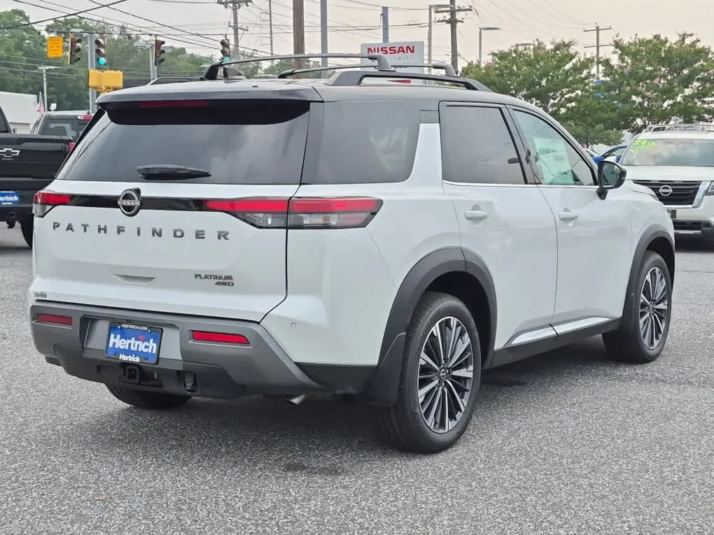 New 2026 Everest White Pearl Tricoat/Super Black Nissan Platinum image 3