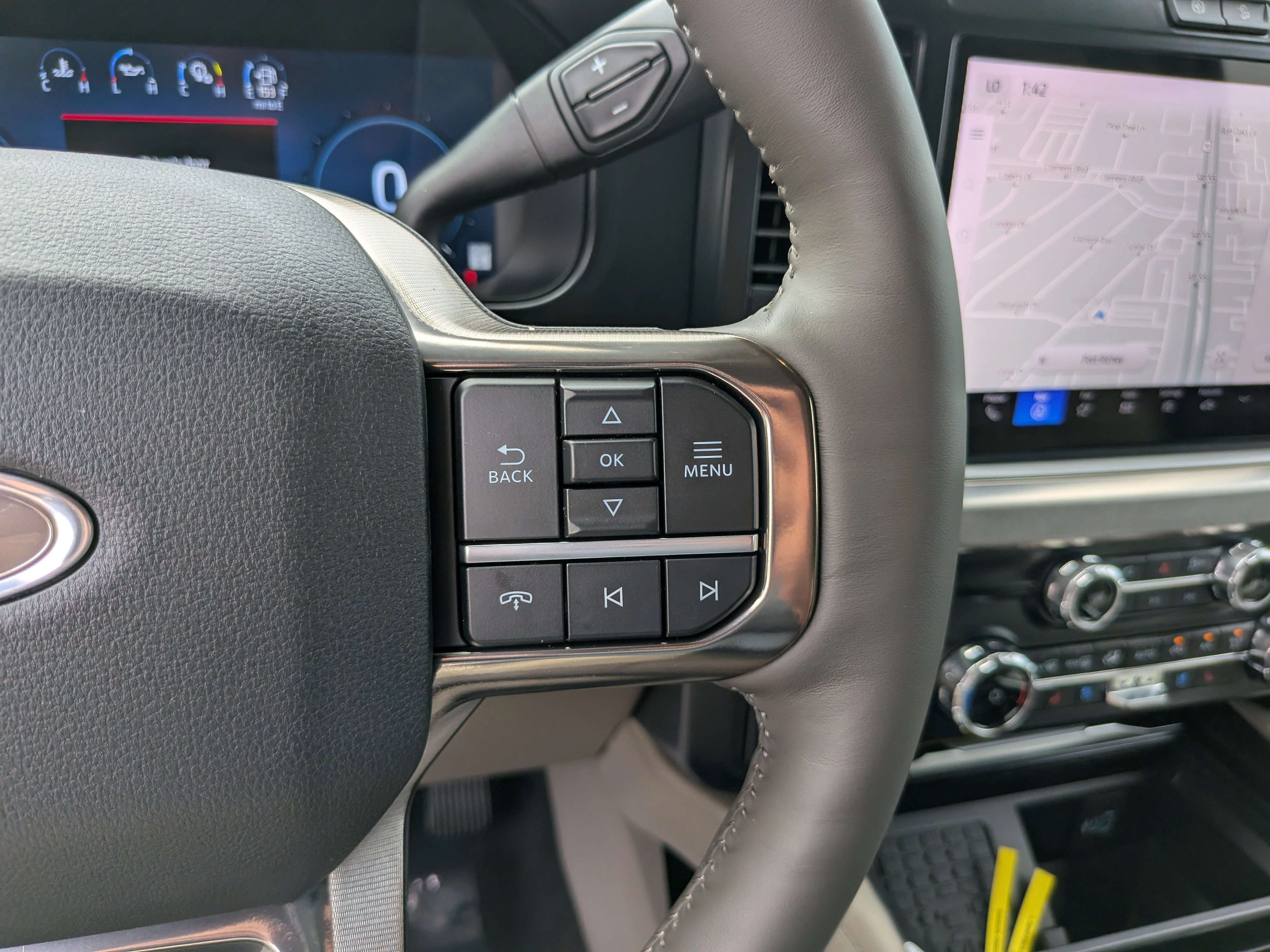 New 2026 Star White Metallic Tri-Coat Ford F-250® Platinum® image 31