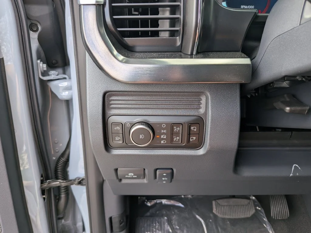 New 2026 Glacier Gray Metallic Tri-Coat Ford F-250® Lariat® image 29