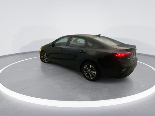 Used 2023 Black Kia LXS image 4