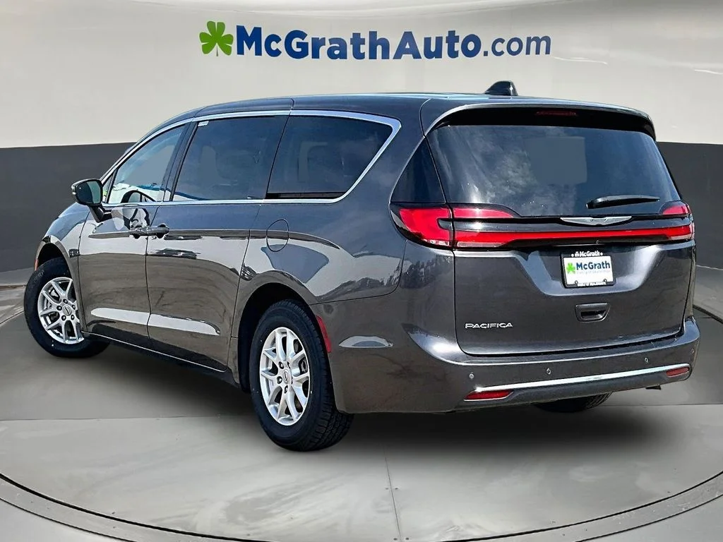 Used 2023 Gray Chrysler Touring L image 5