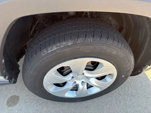 2019 Toyota RAV4 LE - Photo 54
