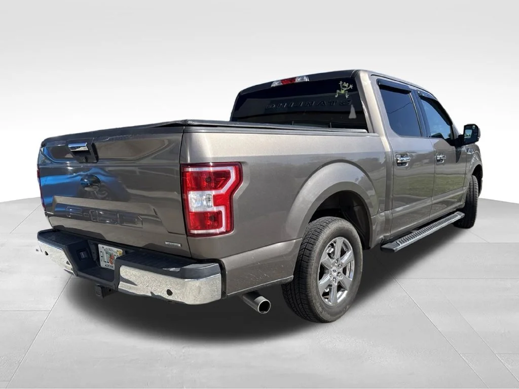 Used 2018 Gray Ford XLT image 4