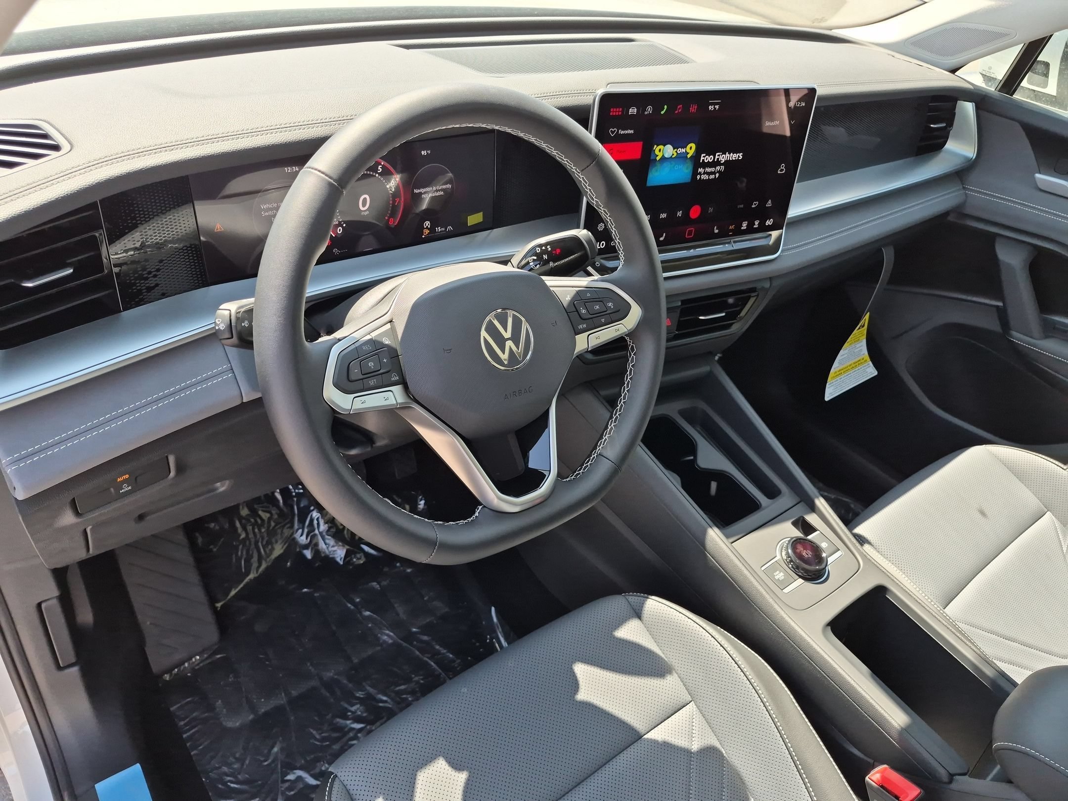 New 2026 Pure White Volkswagen SE image 10