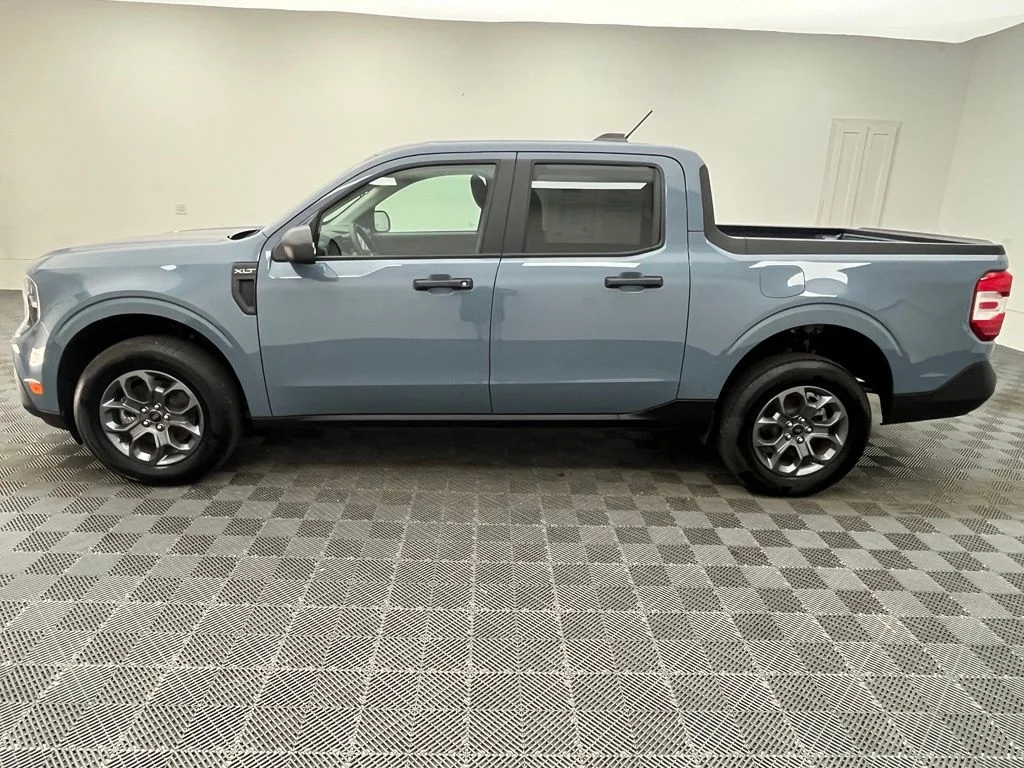 Used 2025 Gray Ford XLT image 12