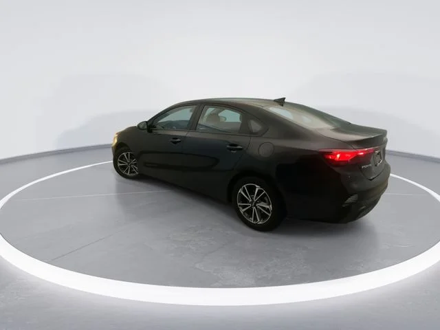 Used 2023 Black Kia LXS image 4