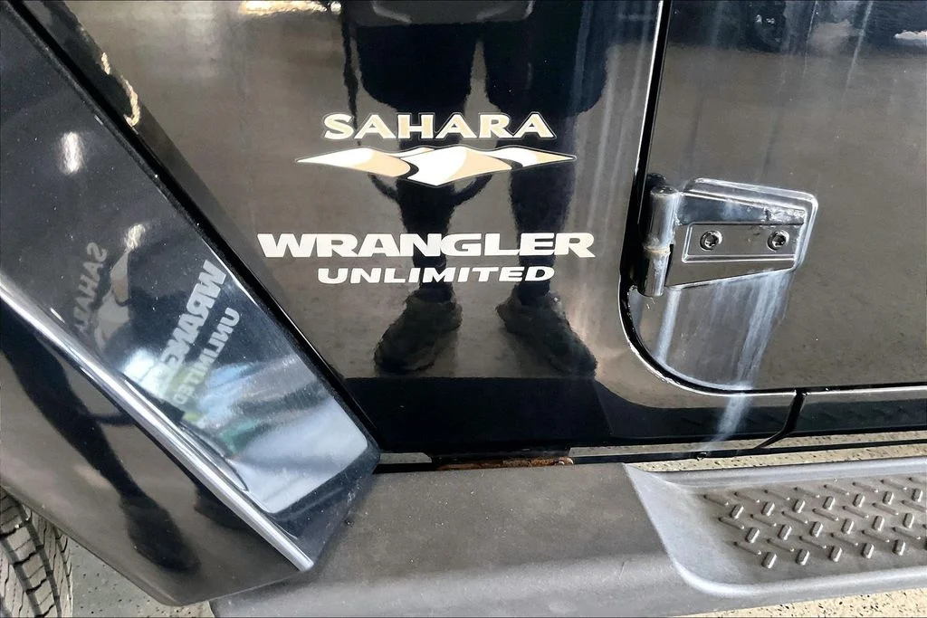 Used 2008 Black Jeep Unlimited Sahara image 7