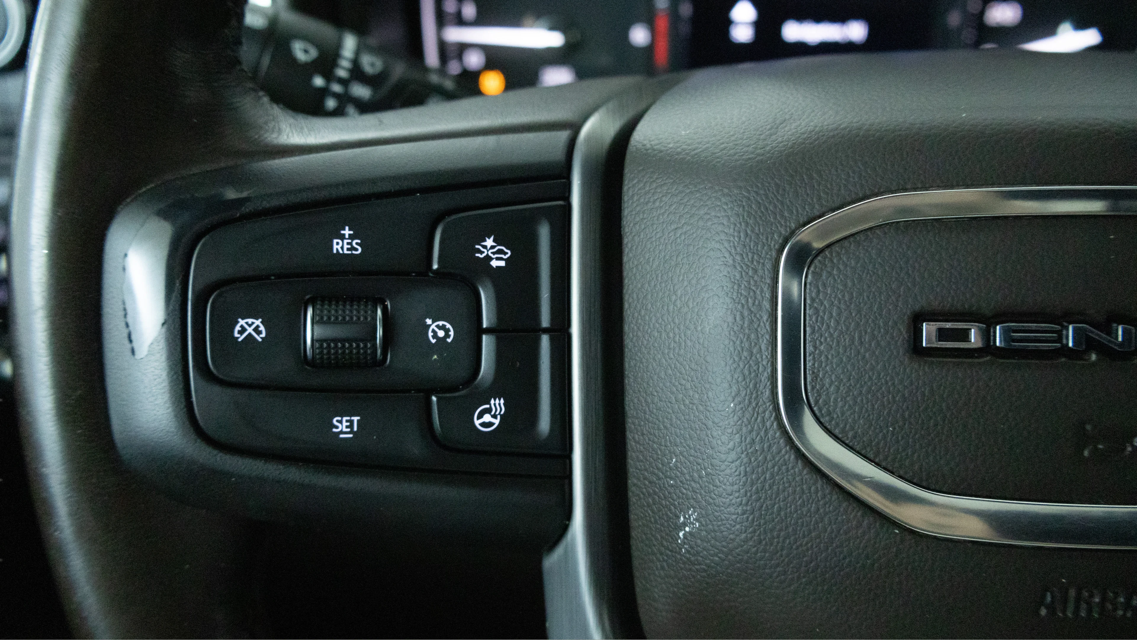 Used 2021 White Frost Tricoat GMC Denali image 19