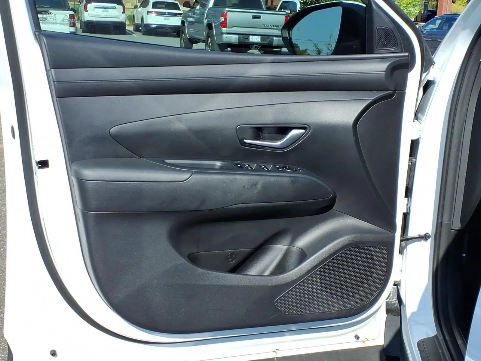 Used 2025 Serenity White Pearl Hyundai SEL Convenience image 29