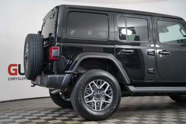 2025 Jeep Wrangler 4-Door Sahara - Photo 37