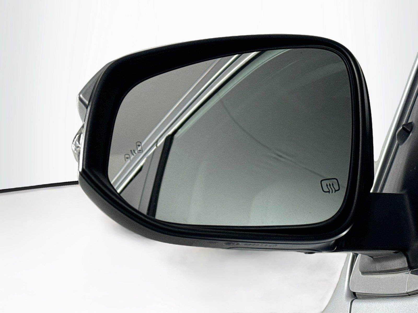 Used 2015 Silver Sky Metallic Toyota Limited image 5