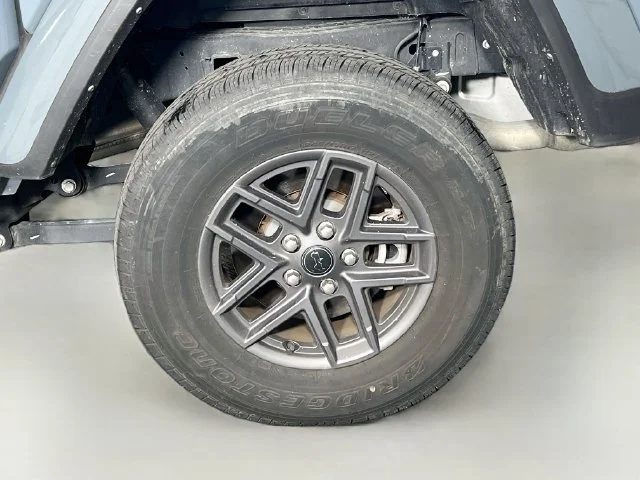 Used 2024 Gray Jeep Sport S image 10