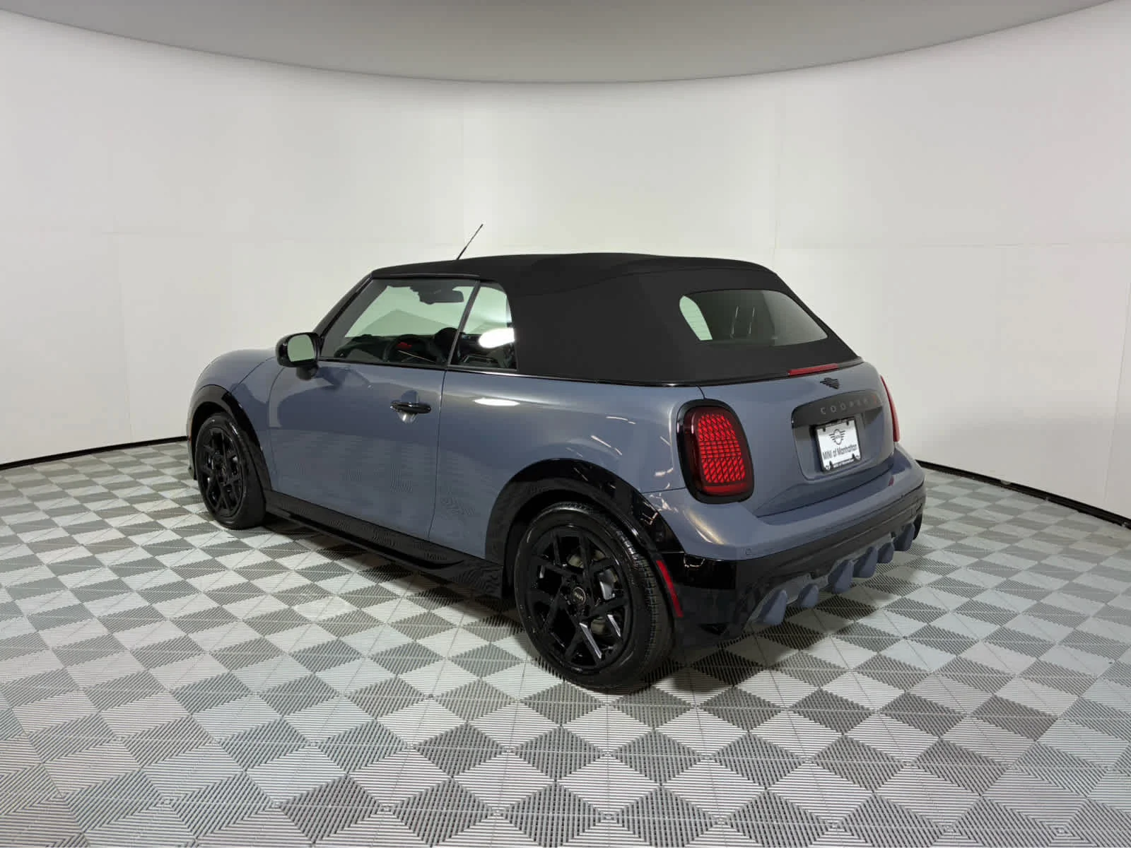 New 2026 Copper Grey Metallic MINI Iconic image 13