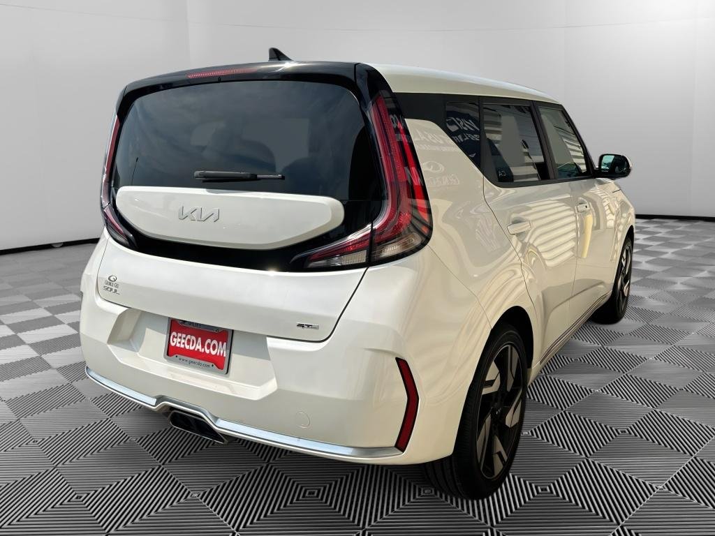 Used 2023 Snow White Pearl Kia GT-Line image 4