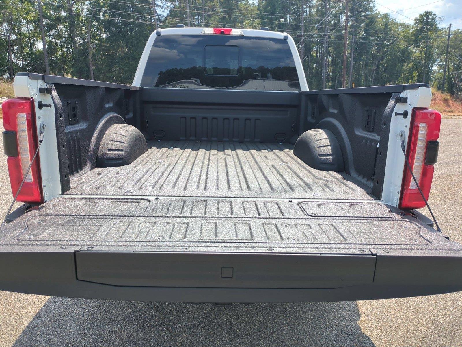 Used 2026 Oxford White Ford LARIAT image 29