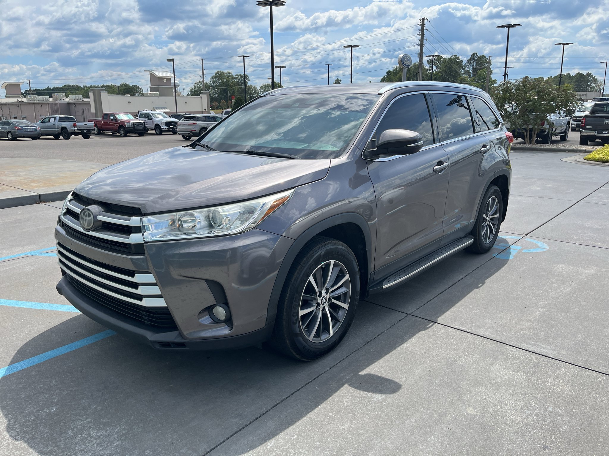 Used 2019 Predawn Gray Mica Toyota XLE image 3