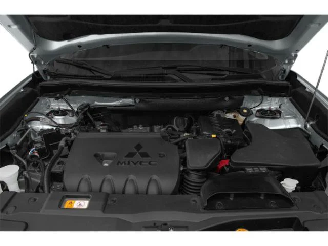 Used 2020  Mitsubishi  image 12