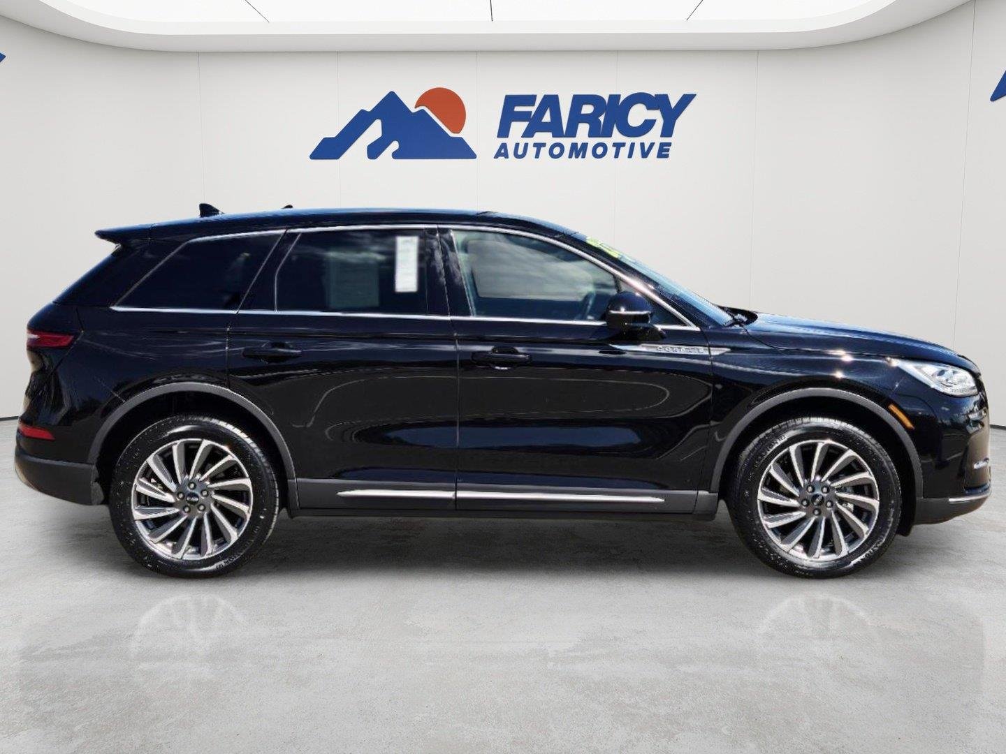 Used 2025 Infinite Black Metallic Lincoln Reserve image 5