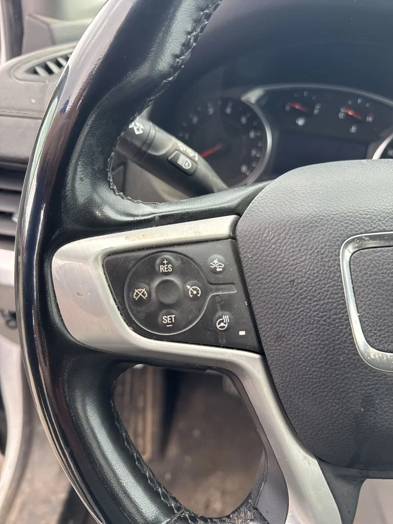 Used 2023 White GMC SLT image 13