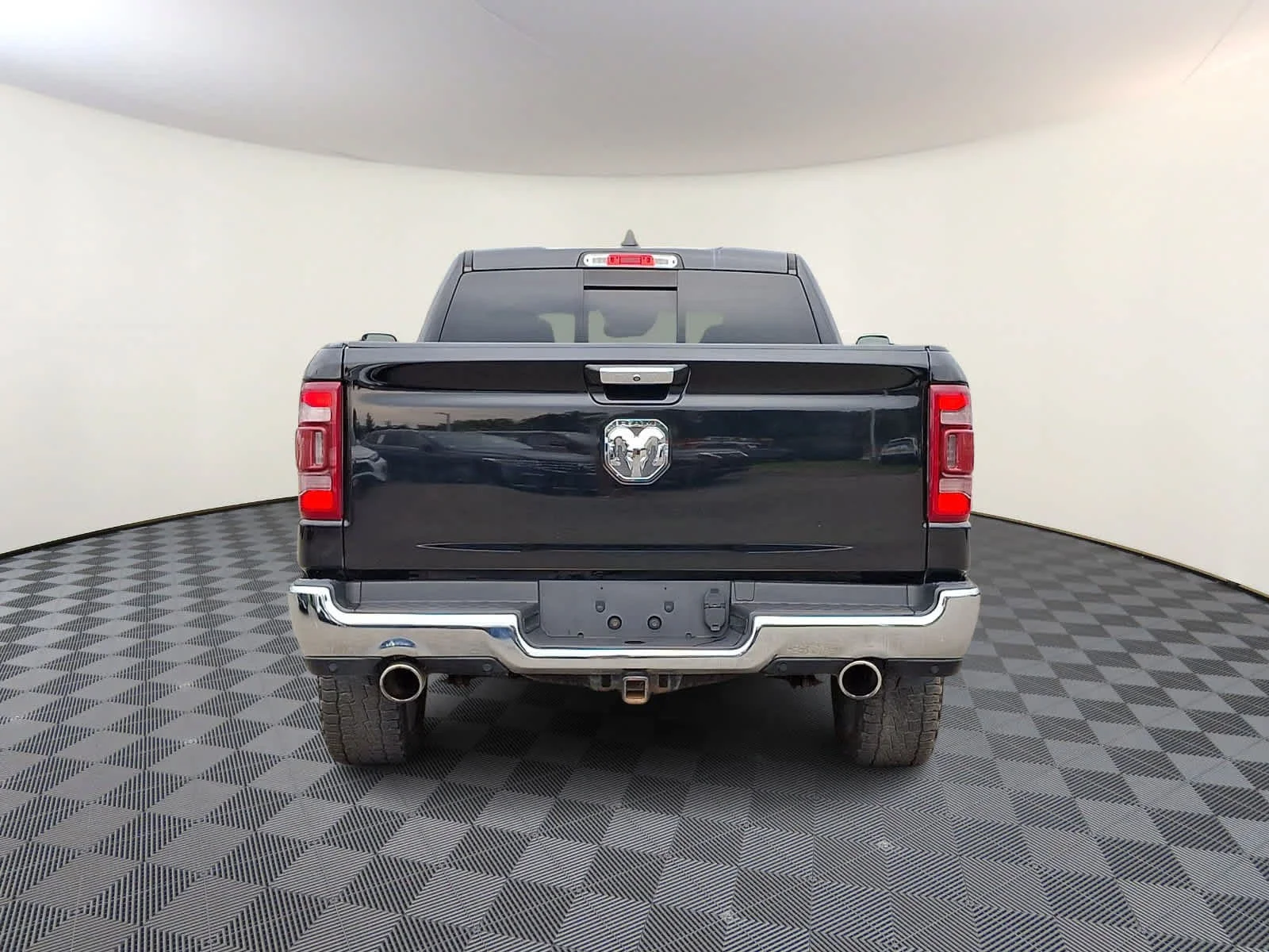 Used 2019 Diamond Black Crystal Pearl Ram Limited image 6