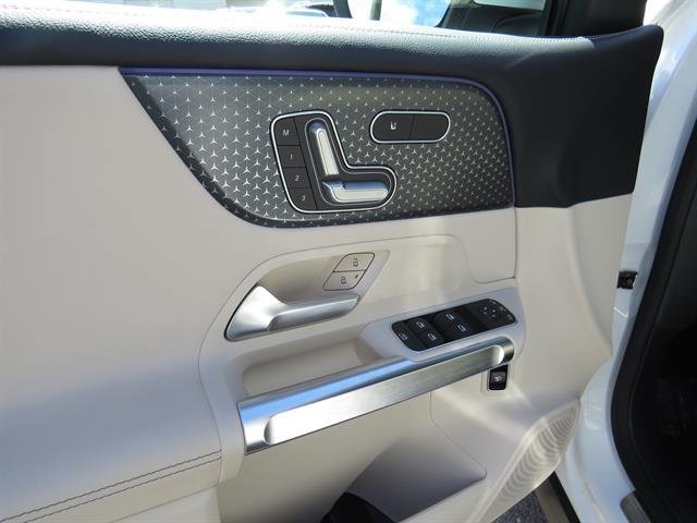 Certified Used 2025 Polar White Mercedes-Benz GLB 250 image 9