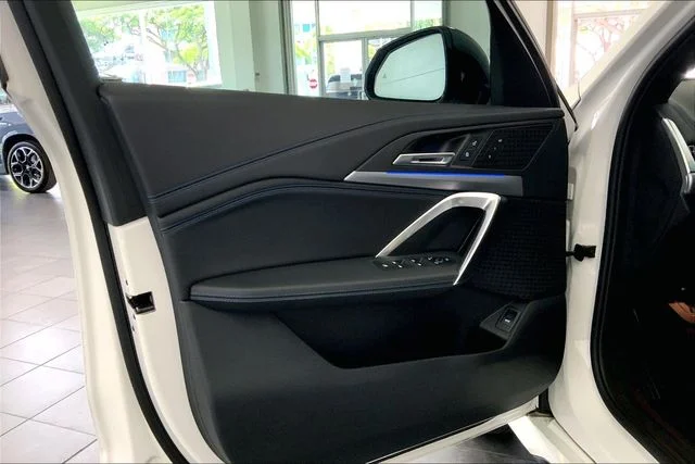 Used 2023 Alpine White BMW xDrive28i image 10