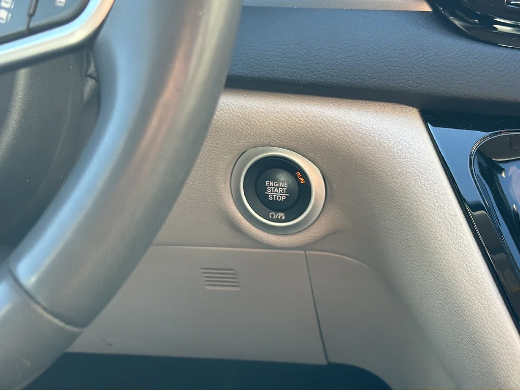 Used 2023 White Chrysler Touring L image 11