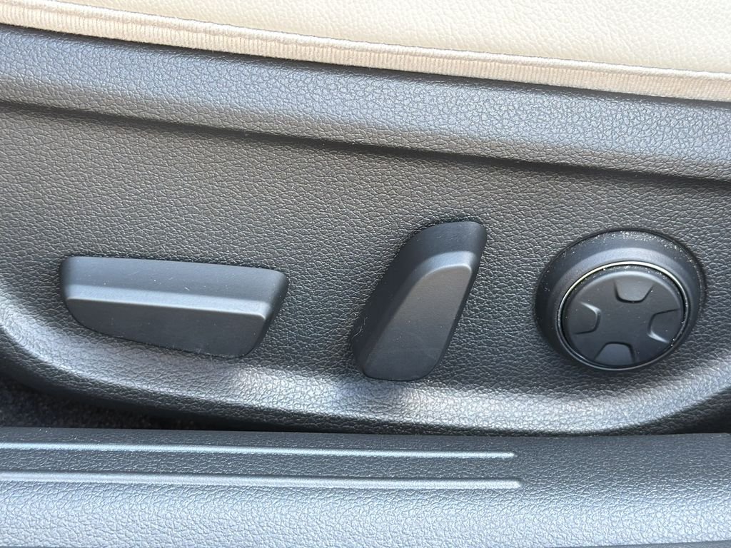 2025 GENESIS G70 Standard - Photo 15