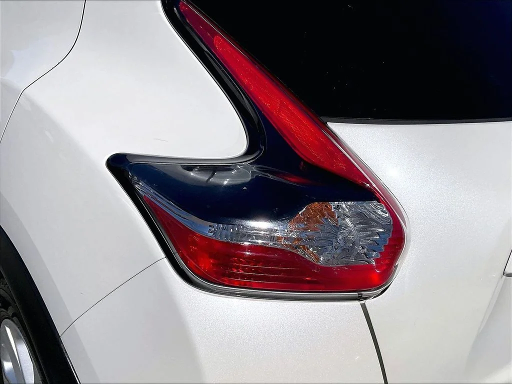 Used 2016 White Nissan SV image 30