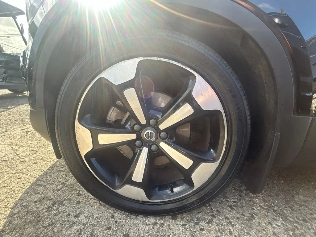 Used 2019  Volvo Momentum image 12