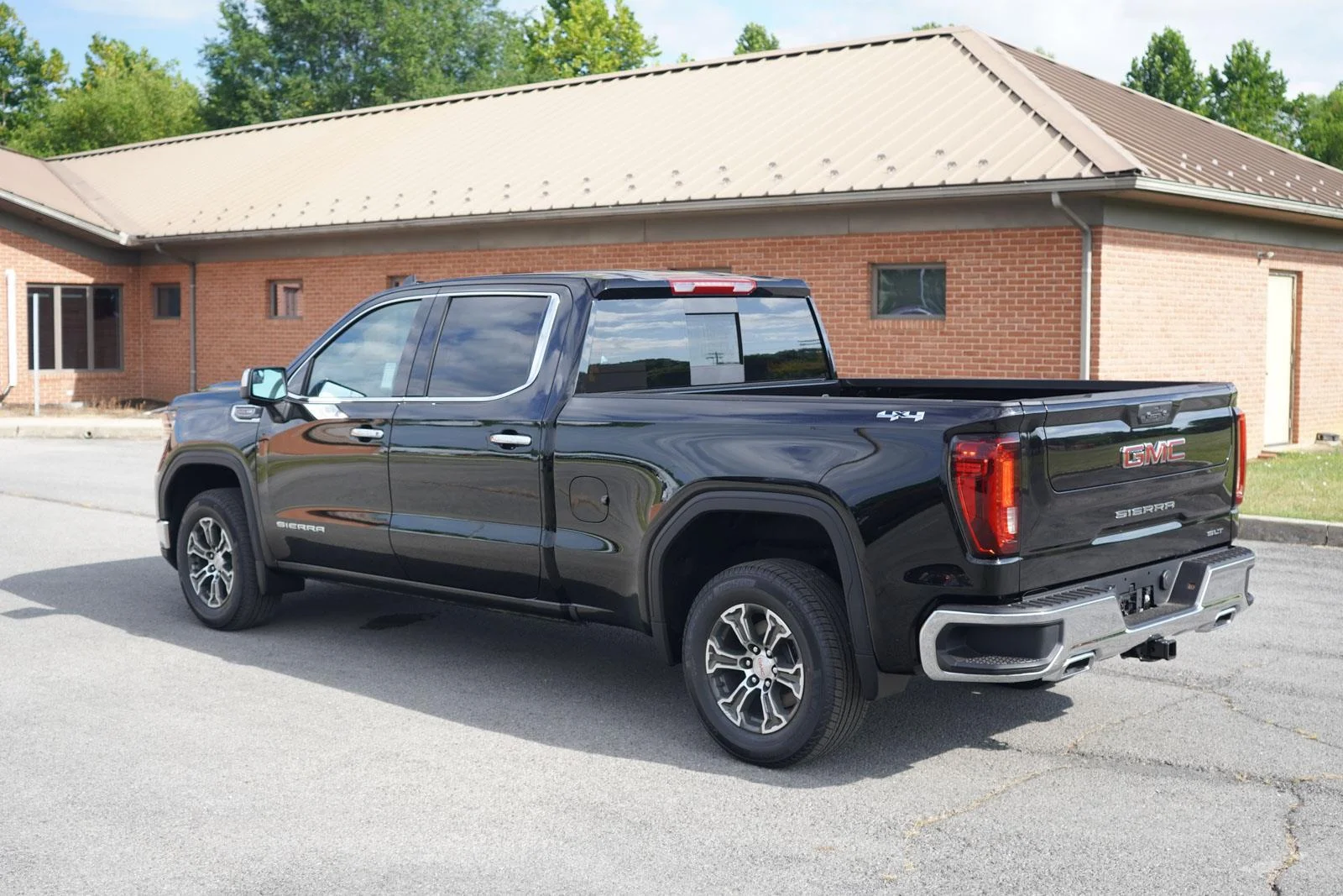 2026 GMC Sierra 1500 SLT - Photo 8