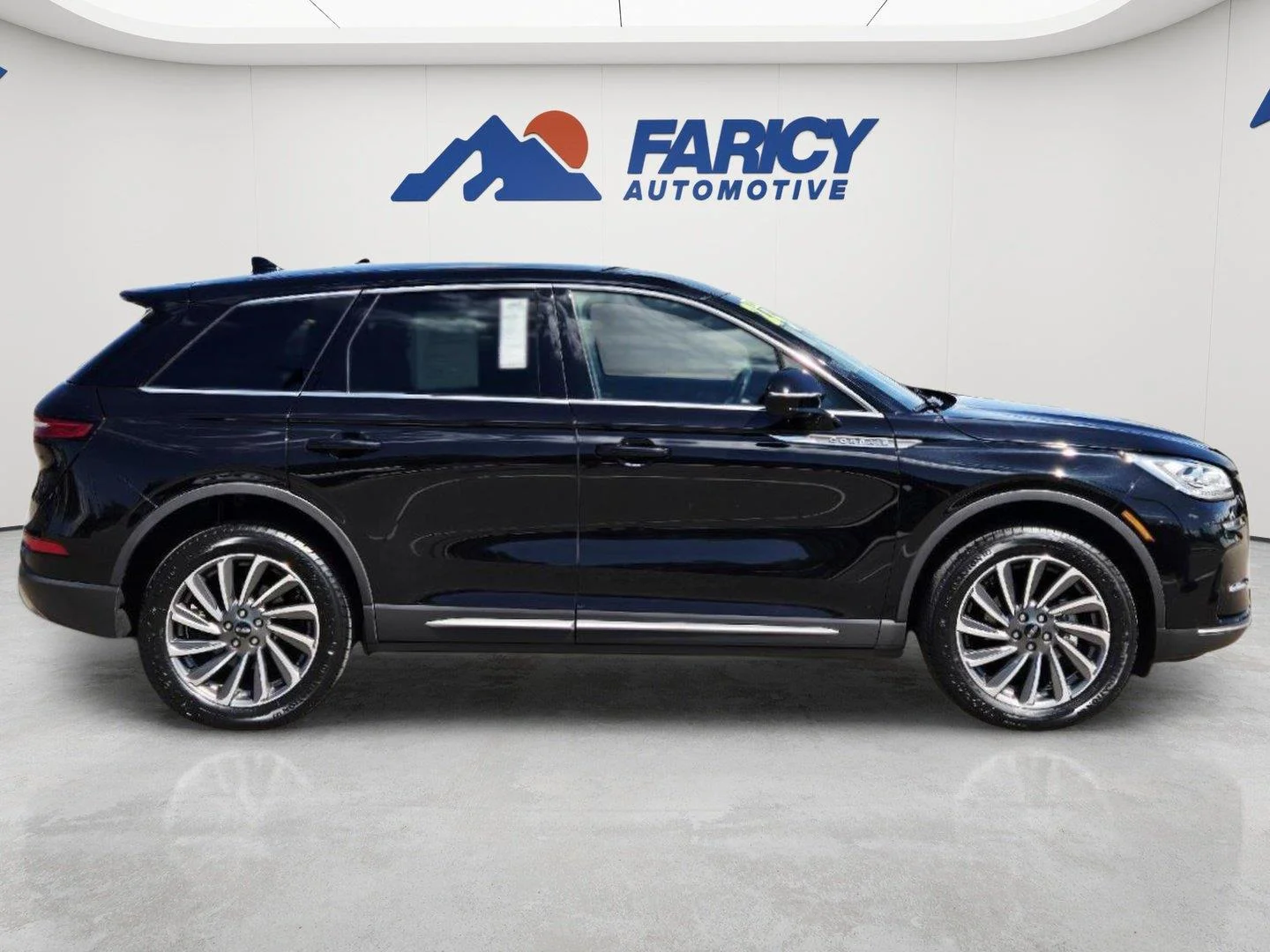 Used 2025 Infinite Black Metallic Clearcoat Lincoln Reserve image 5