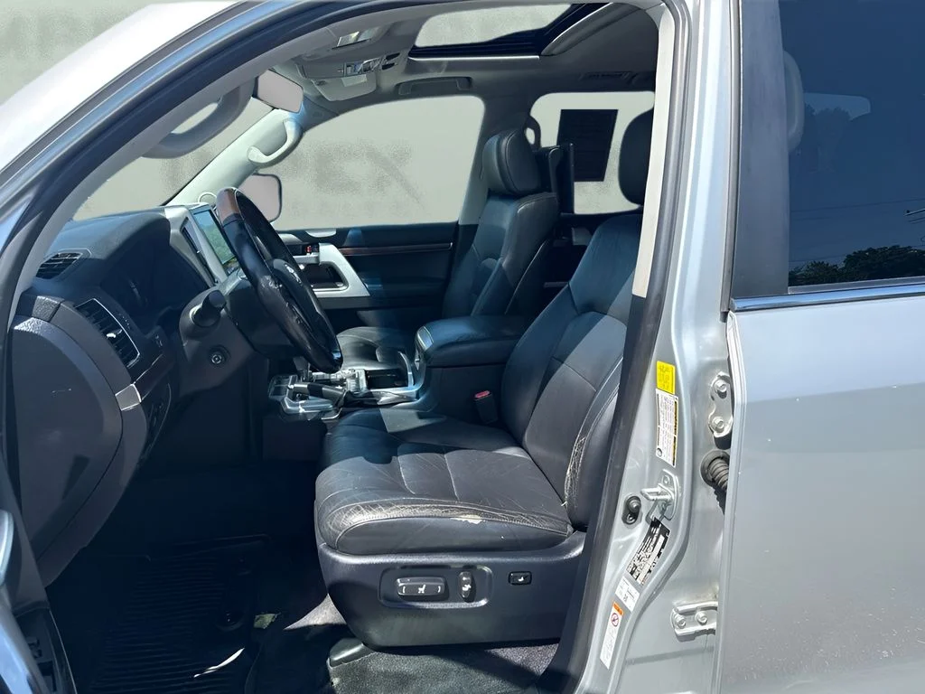 Used 2016 Silver Toyota Base image 5