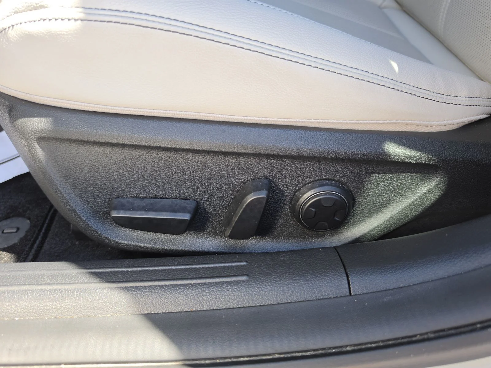 Used 2025 Gray Genesis 2.5T image 22