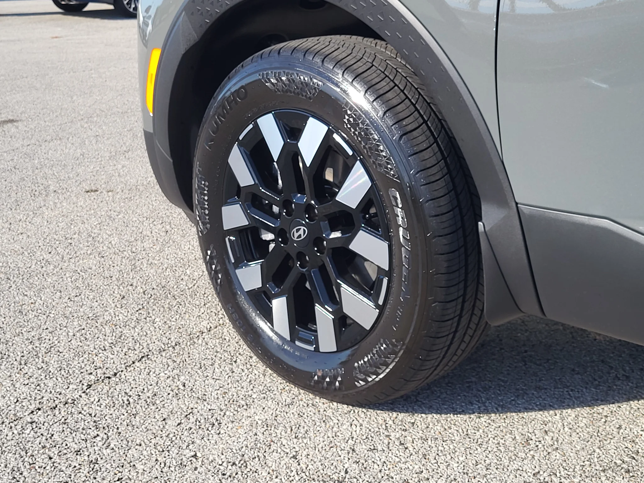 New 2027 Hampton Gray Hyundai SEL Activity image 25