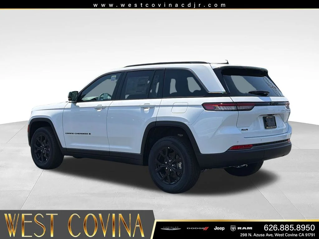 New 2026 Bright White Clear-Coat Exterior Paint Jeep Altitude image 3