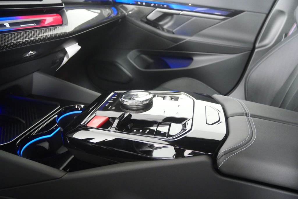 New 2027 Alpine White BMW Base image 23