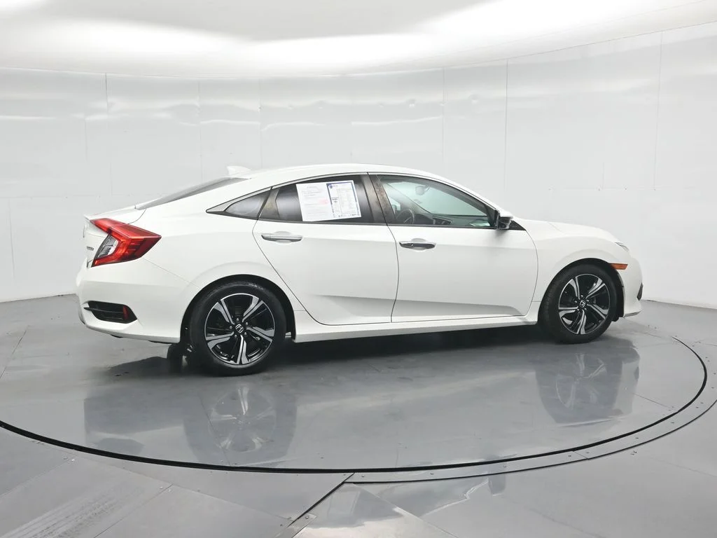 Used 2016 White Honda Touring image 23