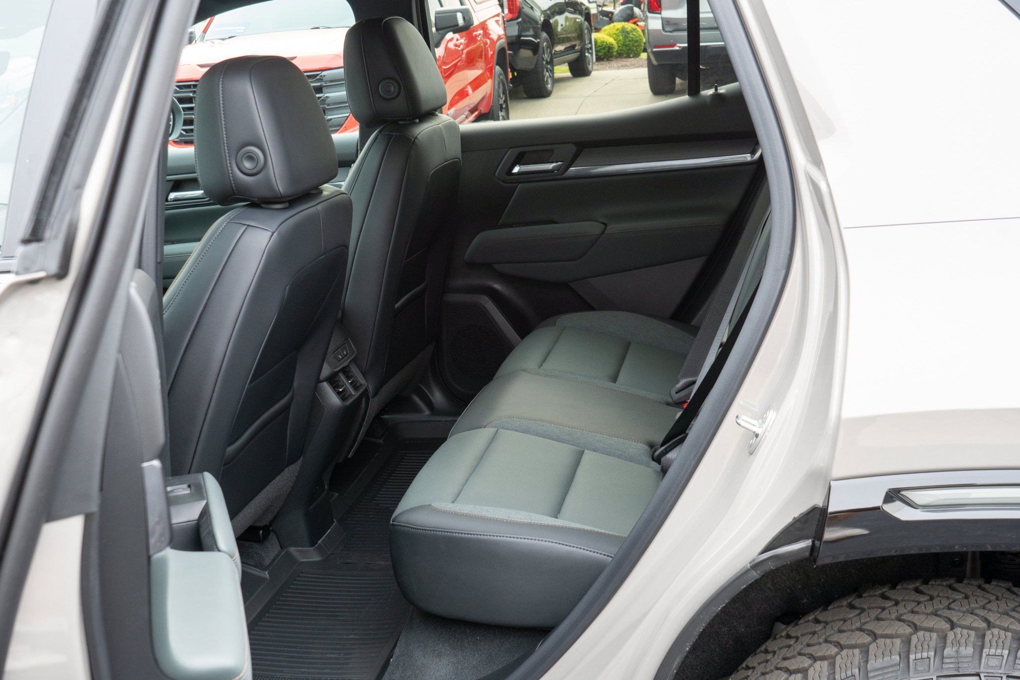 2027 GMC Terrain AT4 - Photo 30