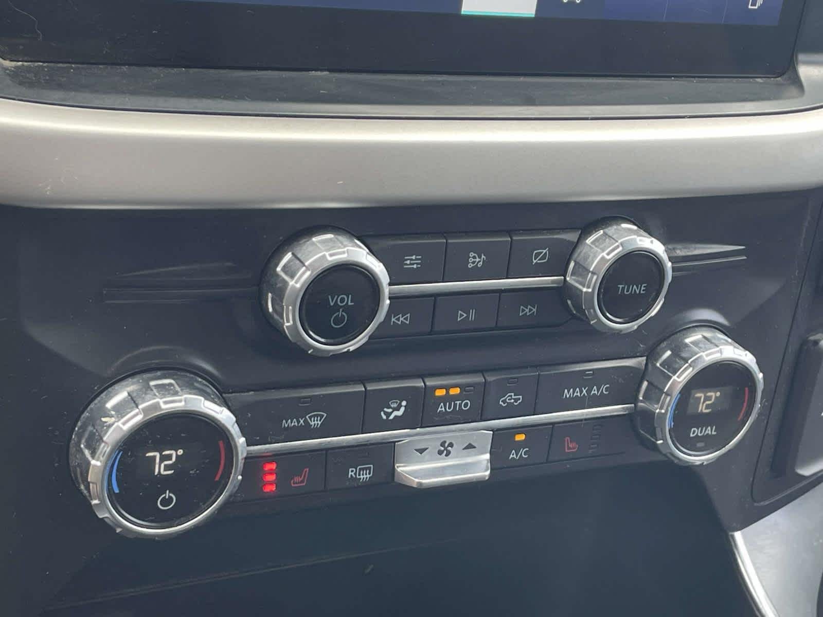 Used 2021 Oxford White/Carbonized Gray Ford XLT image 26