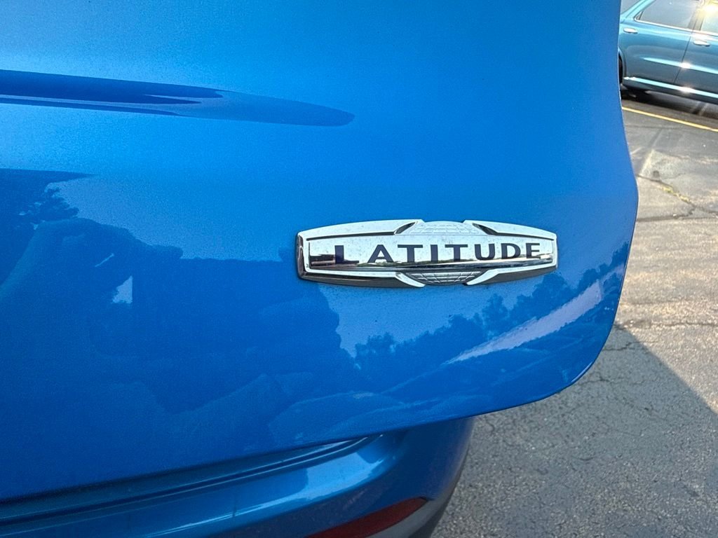 Used 2023 Blue Jeep Latitude image 16