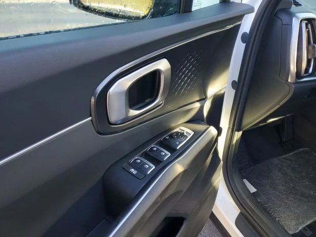 New 2025 Glacial White Pearl Kia S image 6